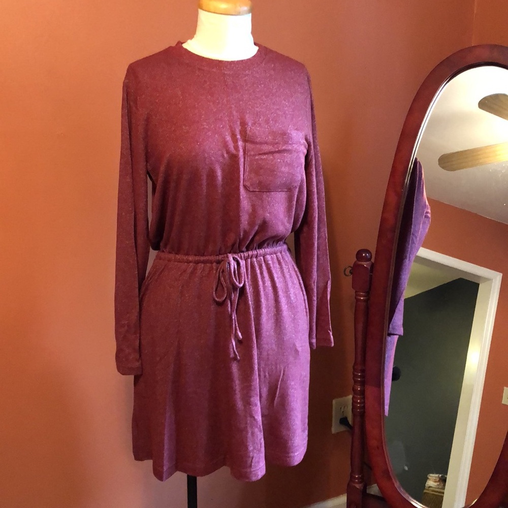 Super soft maroon cinched-waist Lou & Grey pocket dress